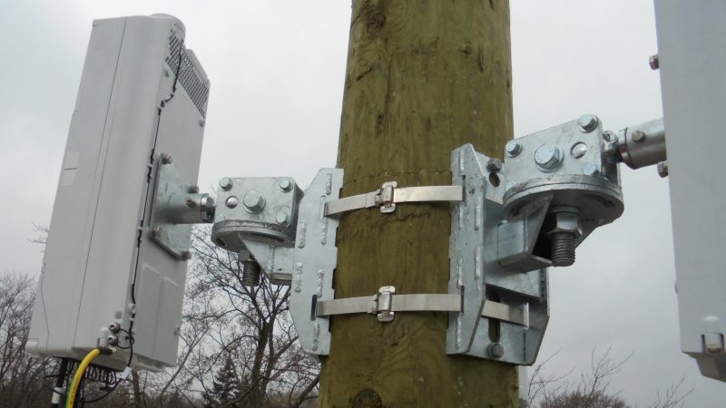 Compact Stack Bracket & 4" Flush mount side arm bracket configuration for 5G radios